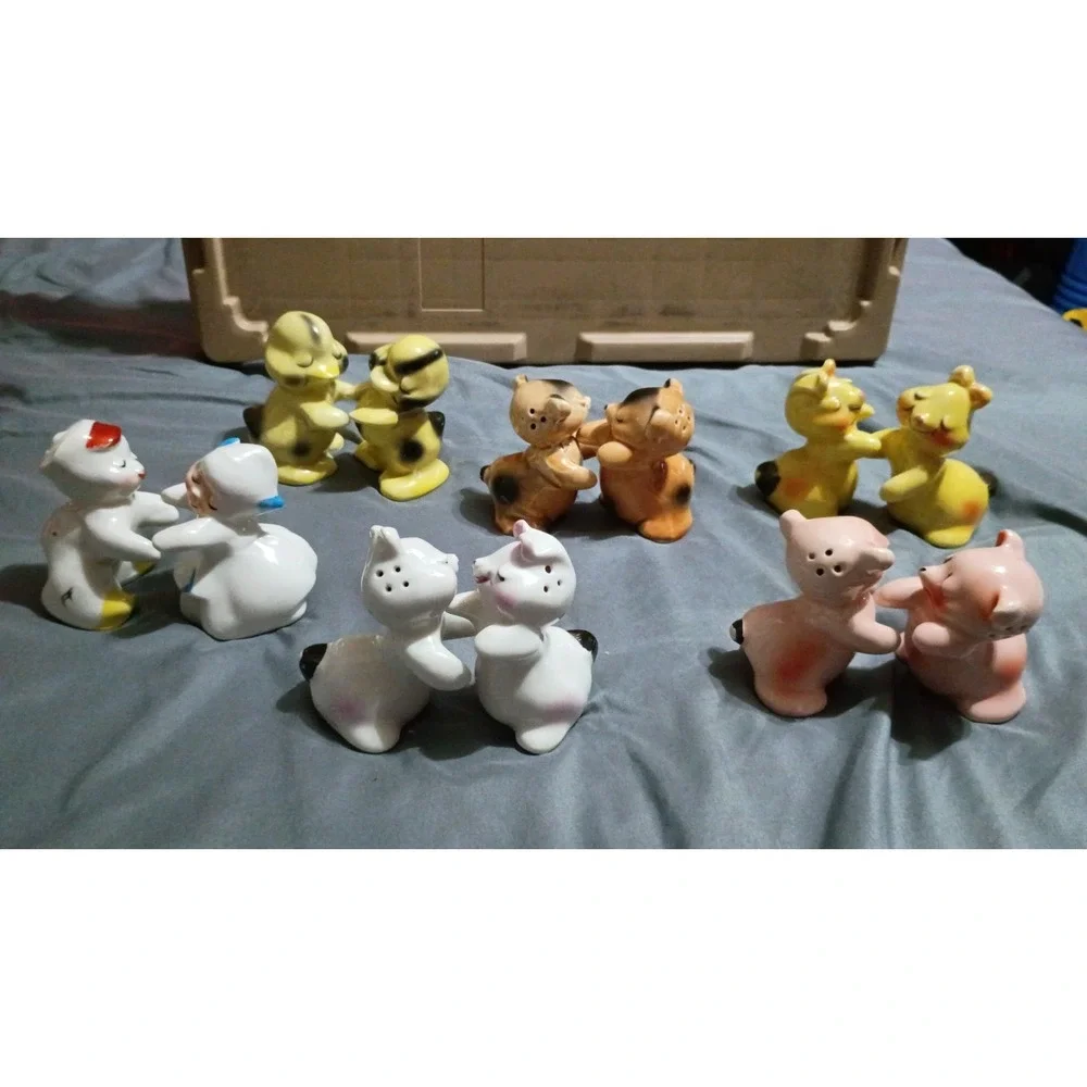 Vintage Van‎ Tellingen Huggers Salt and Pepper Shakers